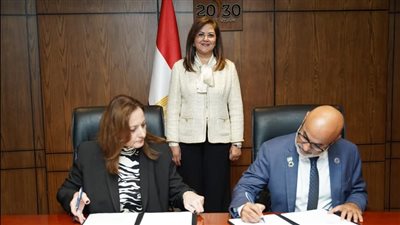 السعيد تشهد توقيع مذكرة بین المعهد القومي للحوكمة والتنمية المستدامة وكلية ثندر بيرد للإدارة العالمية