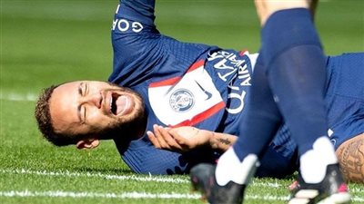 الموسم انتهى.. باريس سان جيرمان يعلن خضوع نيمار لعملية جراحية والغياب 4 أشهر