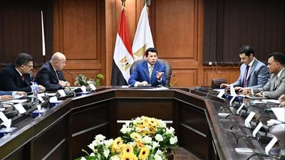 على رأسها ترشيد النفقات.. وزير الرياضة يتابع الموقف التنفيذي للوزارة