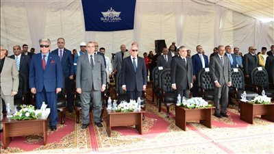 الفريق أسامة ربيع يشهد رفع العلم على قاطرتين وتدشين معديتين ووضع قرينة قاطرتين