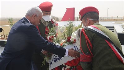 قيادات السويس تضع أكاليل الزهورعلى قبر الجندى المجهول بمناسبة يوم الشهيد