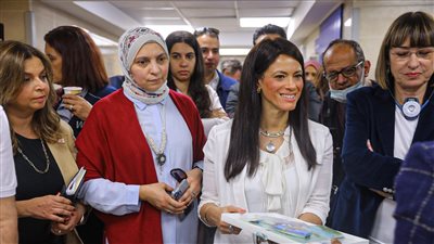 المشاط والمنسق المقيم للأمم المتحدة تتفقدان وحدة طب الأسرة ومركز شباب البيارة بأسوان