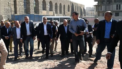 رئيس الوزراء يتفقد أعمال المرحلة الثانية من مشروع تطوير سور مجرى العيون