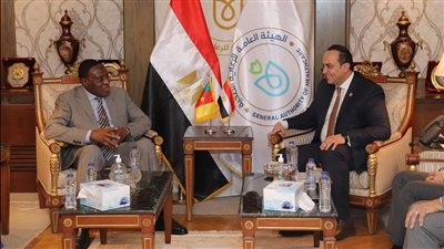 رئيس هيئة الرعاية الصحية يبحث مع السفير الكاميروني تعزيز التعاون