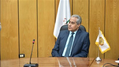 وزير القوى العاملة يشهد 