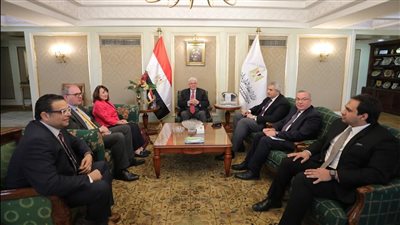 وزير التعليم العالي يلتقى وفد جامعة لينكولن البريطانية