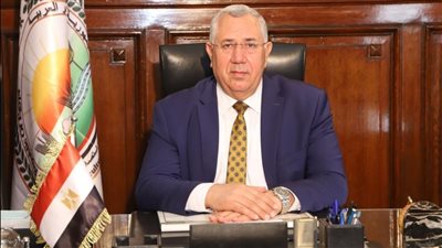 وزير الزراعة: الإفراج عن 166 ألف طن أعلاف الذرة والصويا 
