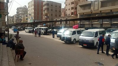 بالصور.. تواصل  الحملات الرقابية بمواقف السيارات ومحطات التموين للإلتزام بالتعريفة المقررة 