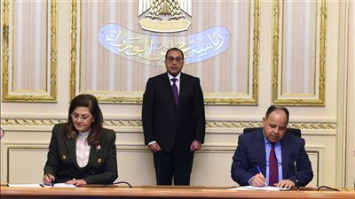 مدبولي يشهد مراسم توقيع بروتوكول تعاون بشأن برنامج الحوافز المادية بالمشروع القومي لتنمية الأسرة المصرية 