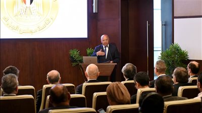 وزير النقل: 1.6 مليار دولار حجم الاستثمارات الأجنبية بمحطتي حاويات السخنة والدخيلة