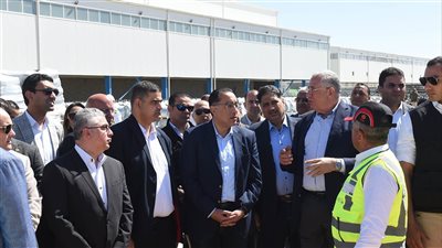 رئيس الحكومة يتفقد مصنع شركة السويدي الوطنية للصناعات بالعين السخنة