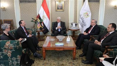وزير التعليم العالي يلتقي القائم بأعمال السفير الأمريكي ووفدًا رفيع المستوى من ممثلي الجامعات الأمريكية 