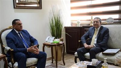 وزير التنمية المحلية يبحث مع سفير الهند بالقاهرة مجالات التعاون المشترك بين الجانبين