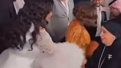 ظهور والدة الفنانة أنغام في حفل صوت مصر.. كيف تبدو؟