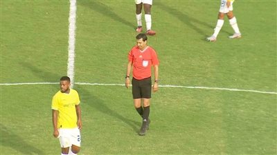 حكم مرتشي .. تعليق مدافع الزمالك بعد تعادل الهلال مع صن داونز