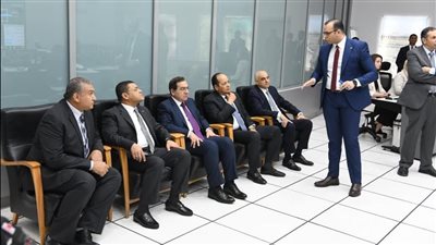 وزير البترول والثروة المعدنية يتفقد تطورات المركز القومى للتحكم فى الشبكة القومية للغازات