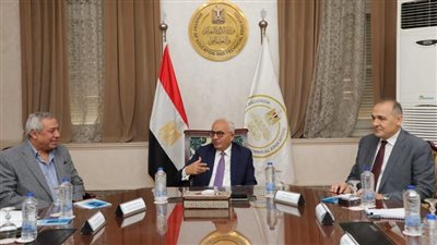 وزير التربية والتعليم يستقبل وفد الوكالة الأمريكية للتنمية الدولية لتعزيز التعاون بين الجانبين