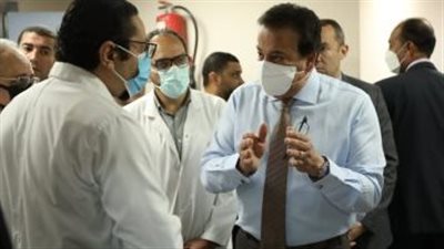 وزير الصحة يوجه بمد ساعات العمل بعيادات المعهد القومي للقلب لـ8 مساء على فترتين
