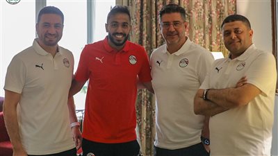 بالصور.. فيتوريا يستقبل لاعبو منتخب مصر فى معسكر الاستعداد لمالاوى