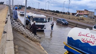 محافظ الإسكندرية: تواجد الأجهزة التنفيذية في الشوارع منذ الصباح للتعامل مع موجة الطقس السىء