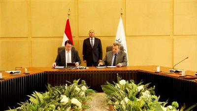 وزير النقل يشهد توقيع بروتوكول تعاون بين الهيئة القومية لسكك حديد مصر وشركة تالجو الاسبانية 