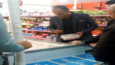 صحة الإسماعيلية تعدم 35 كيلو أغذية وتحرير 15 محضر جنحة في حملة لمراقبة الأغذية 