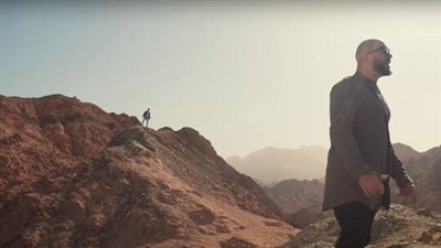 إعلان على جبل 