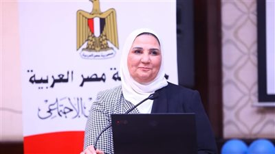 وزيرة التضامن تشارك كبار السن فعاليات الاحتفال بمبادرة 