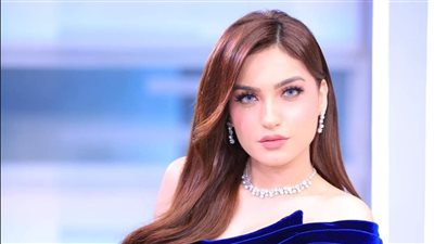 حقن تبييض واكستنشن.. فنانة شهيرة تفضح ياسمين عز