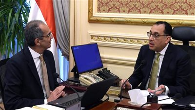 رئيس الوزراء يتابع مع وزير الاتصالات مستجدات عدد من مشروعات الوزارة