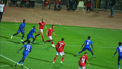 في نهاية الشوط الأول.. تقدم النادي الأهلي 1/0 على الهلال السوداني