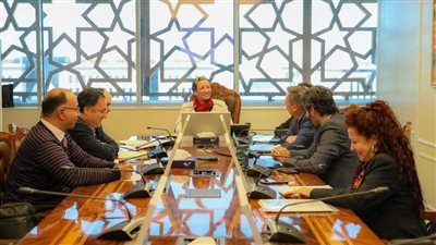 وزيرة البيئة تبحث مع ممثلى شركة القناة للسكر نتائج استخدام EM فى معالجة الصرف الصناعي 