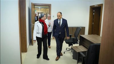 وزيرة البيئة تتابع الإجراءات اللوجيستية المتبعة لتسهيل الانتقال الفعلى للعاملين للعاصمة 