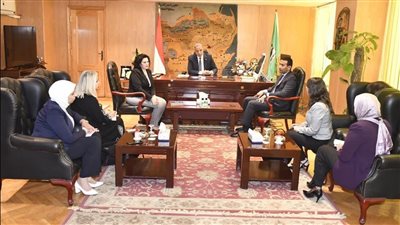 محافظ الفيوم يبحث مع وفد الأمم المتحدة للمرأة سبل التعاون المشترك 