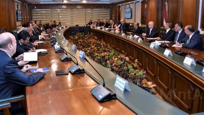 وزير الطيران المدنى يعقد اجتماعا موسعا لمتابعة أعمال اللجنة العليا لأمن وتسهيلات الطيران