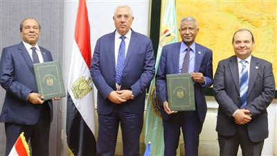 وزير الزراعة يشهد توقيع وثيقة  مشروع بين بحوث الصحراء والفاو