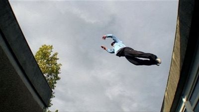 شاب يلقي بنفسه من الطابق 11 بالعجوزة