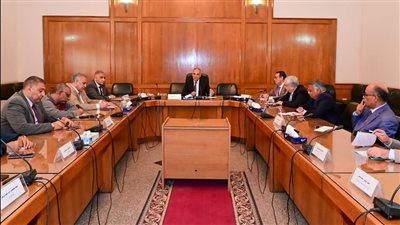 وزير الري يتابع الإستعدادات الحالية لفترة أقصى الإحتياجات ومتابعة المناسيب والتصرفات بشبكة الترع والمصارف