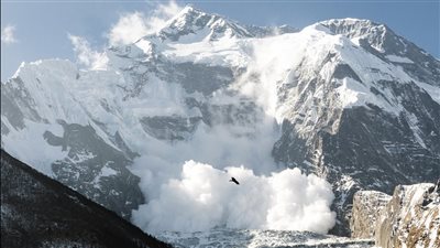 جراء انهيار جليدي بجبال الألب.. فرنسا تُعلن: سقوط 4 قتلى