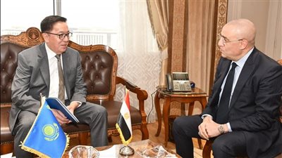 وزير الإسكان يلتقى سفير جمهورية كازاخستان لعرض التجربة العمرانية المصرية