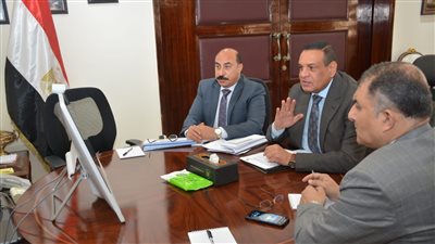 وزير التنمية المحلية يتابع مع المحافظين جهود توفير السلع الغذائية للمواطنين بأسعار مخفضة 