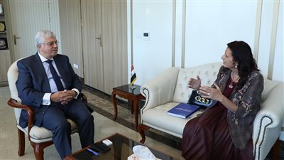 وزير التعليم العالي يستقبل المدير التنفيذي لهيئة التبادل التعليمي 