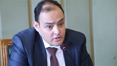    تسليم عقود ١١٣ وحدة صناعية لـ ٦٠ مستثمر بالمجمعين الصناعيين بالفيوم الجديدة