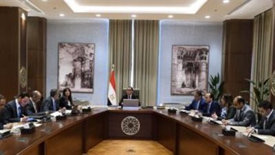 رئيس الوزراء يبحث سُبل النهوض بالمناطق الاستثمارية والصناعية ومواجهة التحديات