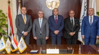 التموين: إنشاء مكتب سجل تجارى نموذجي بالمنطقة الاقتصادية لقناة السويس