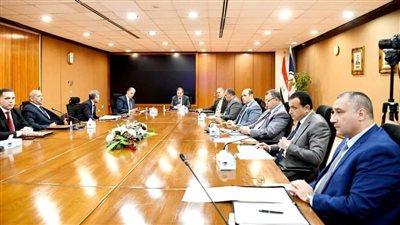 وزير البترول يعقد اجتماع لمتابعة خطط تحسين كفاءة العمليات بين الشركات