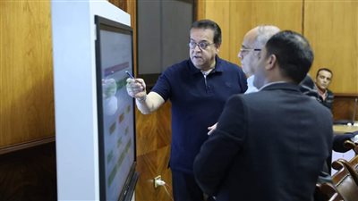 وزير الصحة يترأس غرفة الأزمات والطوارىء المركزية لمتابعة سير العمل بخطة التأمين الطبي للاحتفال بالعيد