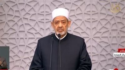 شيخ الأزهر: الدعاء عبادة مأمور بها.. ويهدي الرئيس نسخة فريدة من مصحف الأزهر الشريف