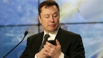 رئيس روسيا السابق: سلطة أيلون ماسك تفوق ترامب وبايدن