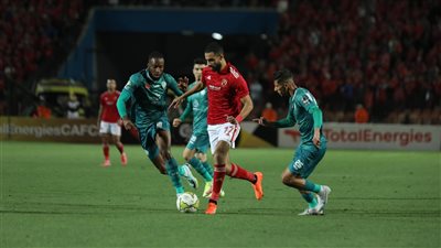 استبعاد السولية.. 24 لاعبا في قائمة الأهلي لمواجهة الرجاء المغربي